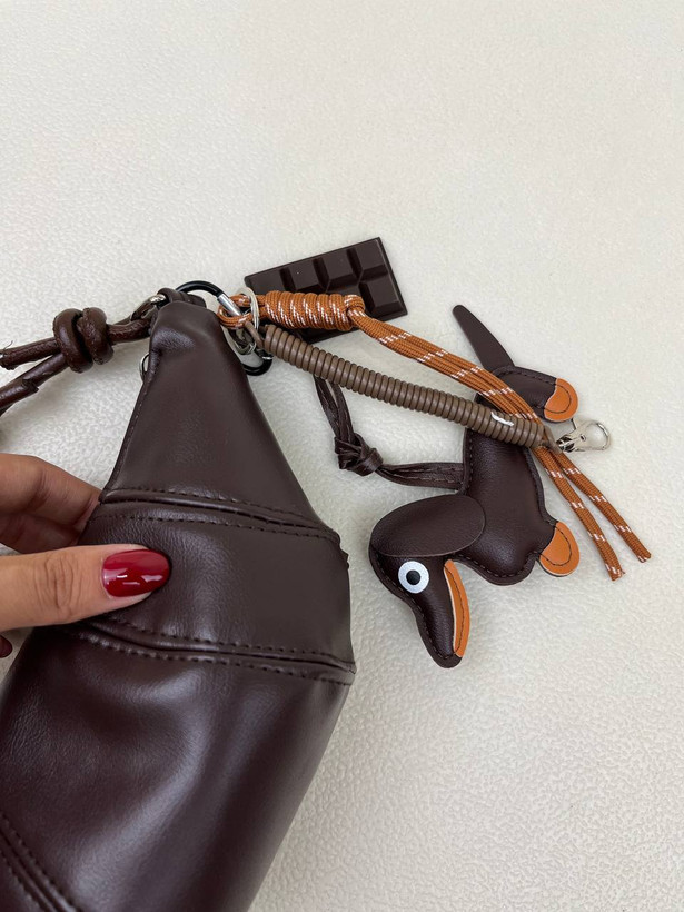 کیف پاسپورتی زنانه زارا طرح کروسان ZARA کد 1534