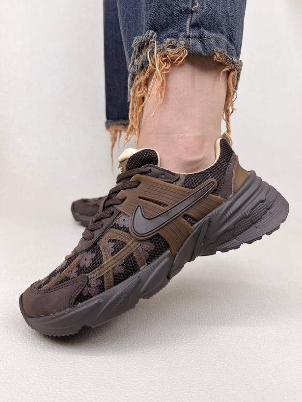 کتونی زنانه نایک وی تو کی طرح گلدار nike v2k Flowers Run Womans کد 1325