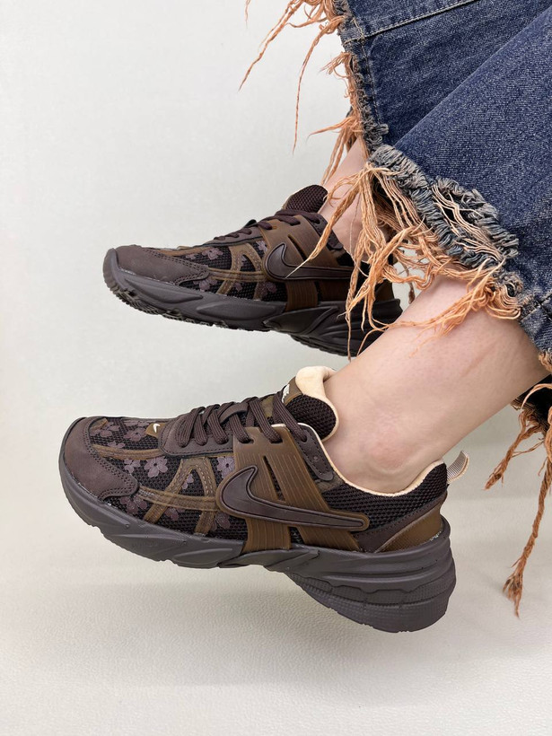 کتونی زنانه نایک وی تو کی طرح گلدار nike v2k Flowers Run Womans کد 1325