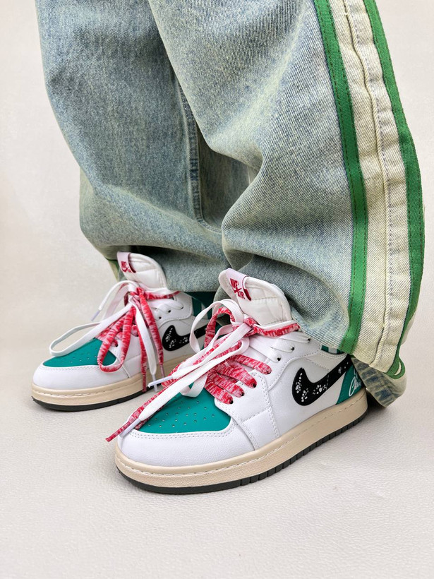 کتونی ونس زنانه ساقدار ایر جردن 1 مدل کریسمس 1 NIKE AIR JORDAN کد 912