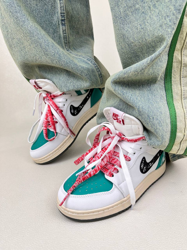 کتونی ونس زنانه ساقدار ایر جردن 1 مدل کریسمس 1 NIKE AIR JORDAN کد 912