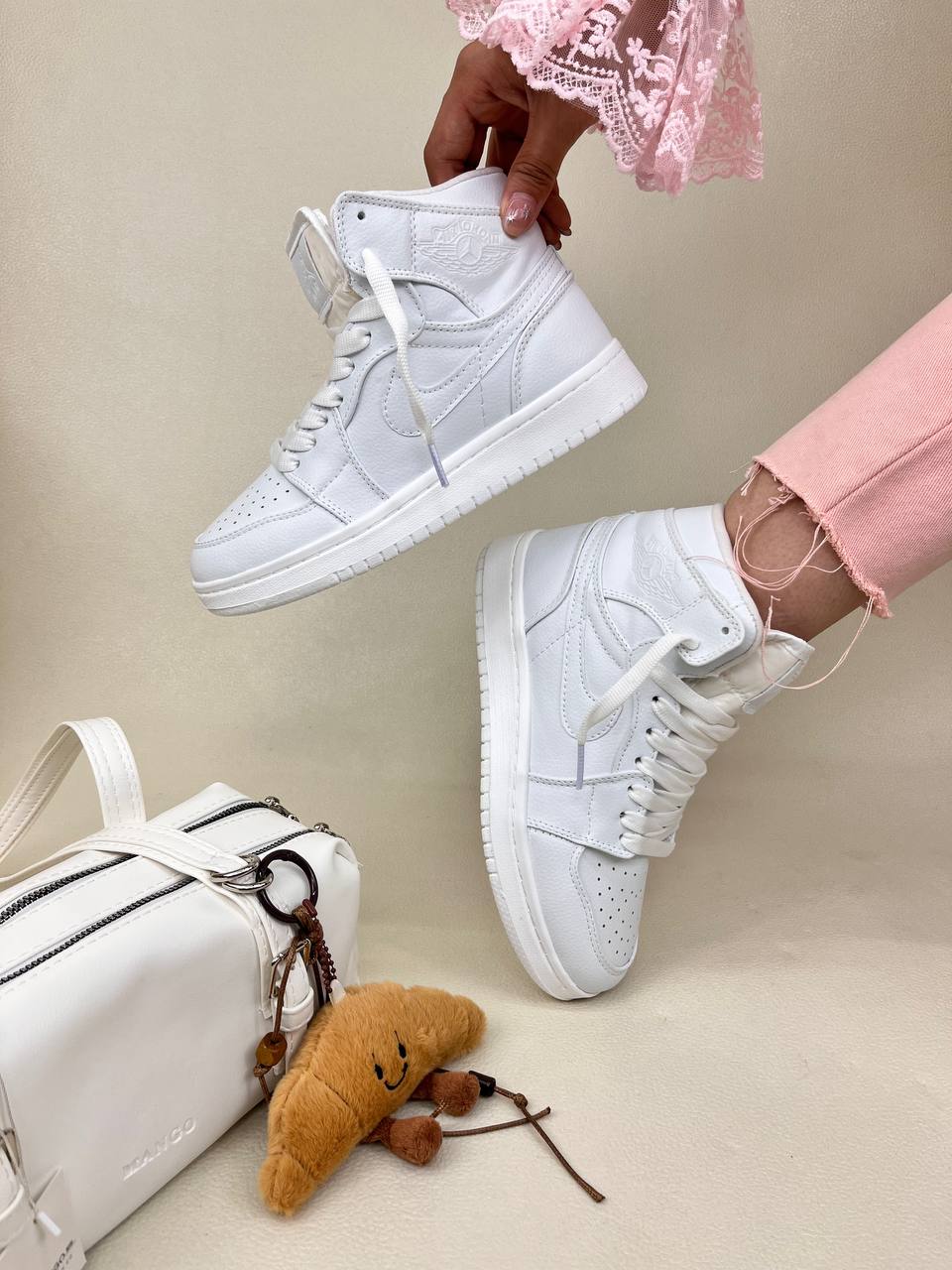 کتونی ساقدار زنانه ایر جردن 1 1 NIKE AIR JORDAN کد 912